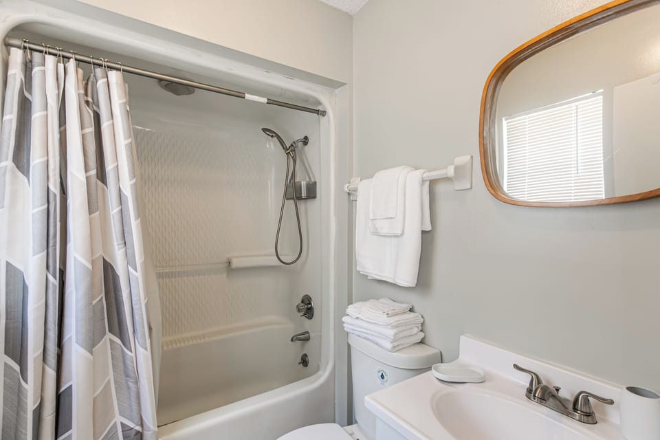 9 Mi to Moody Afb: Newly Updated Condo Near Dining Apartment in Valdosta