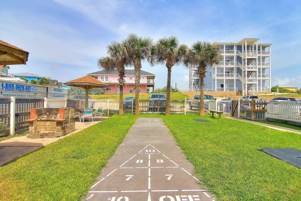 Condo, 1 Bedroom | Property grounds