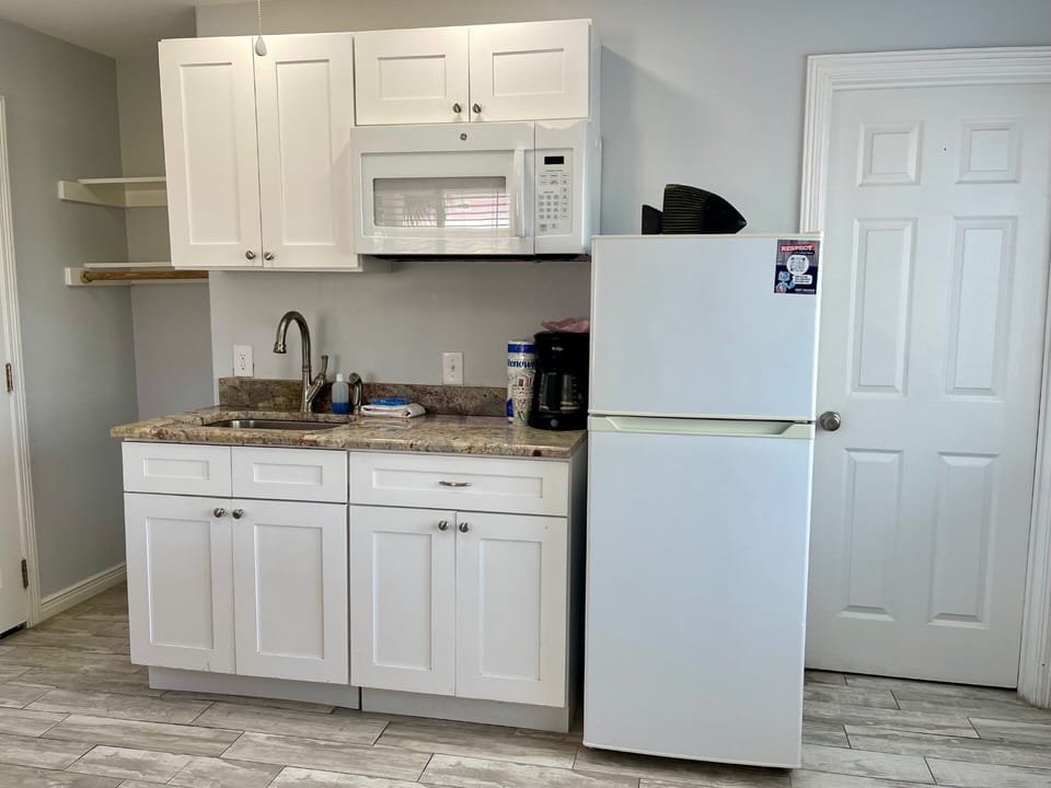 Condo, 3 Bedrooms | Private kitchen