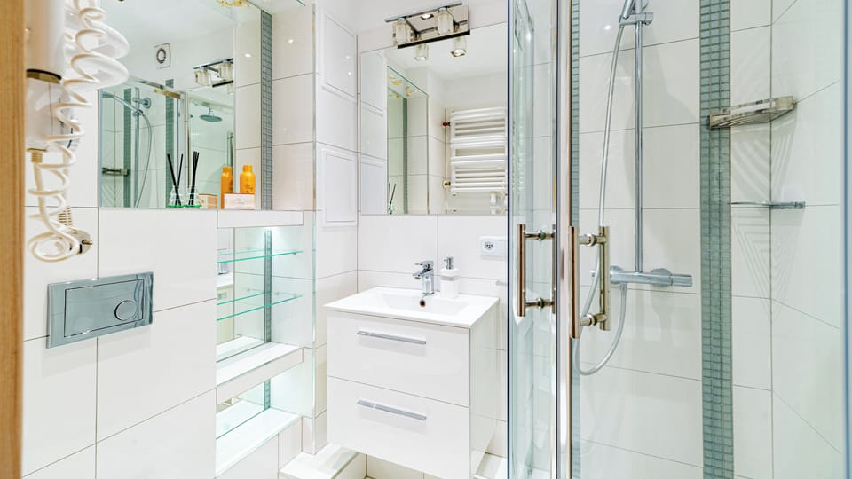 Apartment (7) | Bathroom | Shower, towels