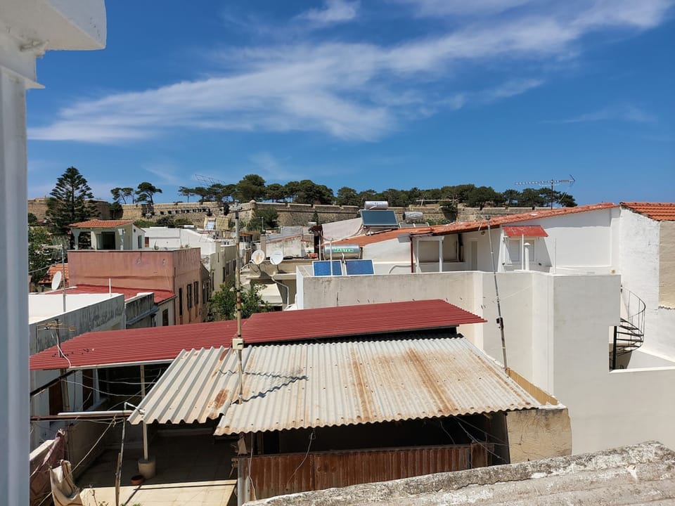 Apartment | 2 bedrooms, desk