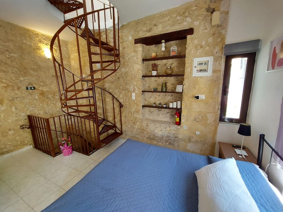 Apartment | 2 bedrooms, desk