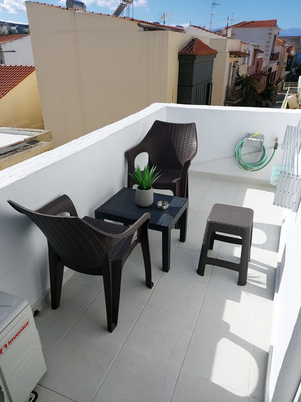 House | 2 bedrooms, desk