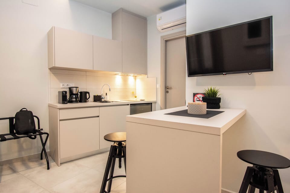 Deluxe Studio | Iron/ironing board, free WiFi