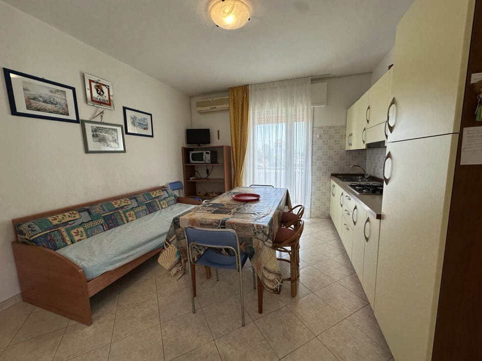 Apartment, 2 Bedrooms, Balcony, Ocean View | Living room