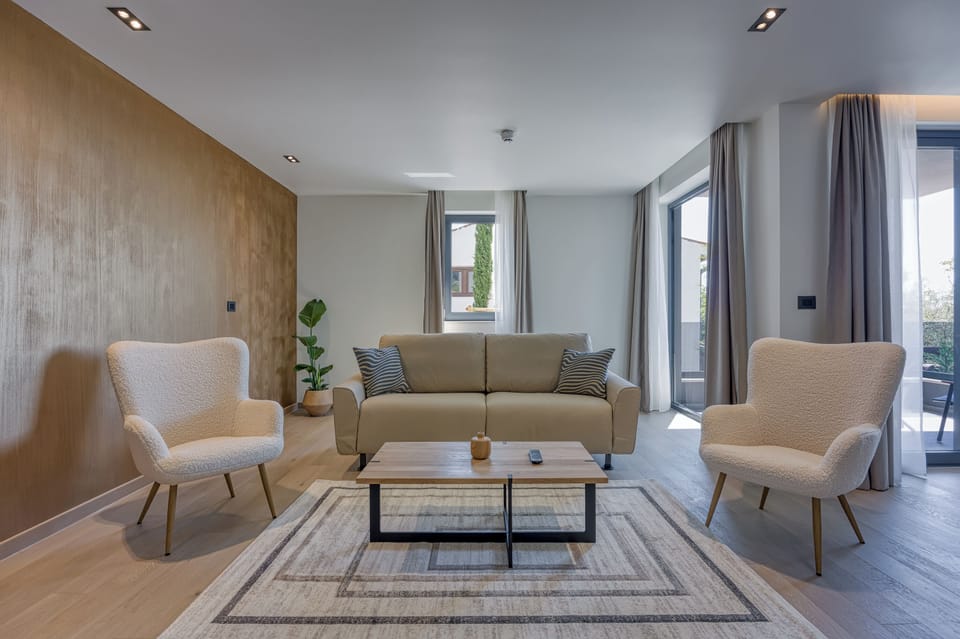 Superior Suite | Living area