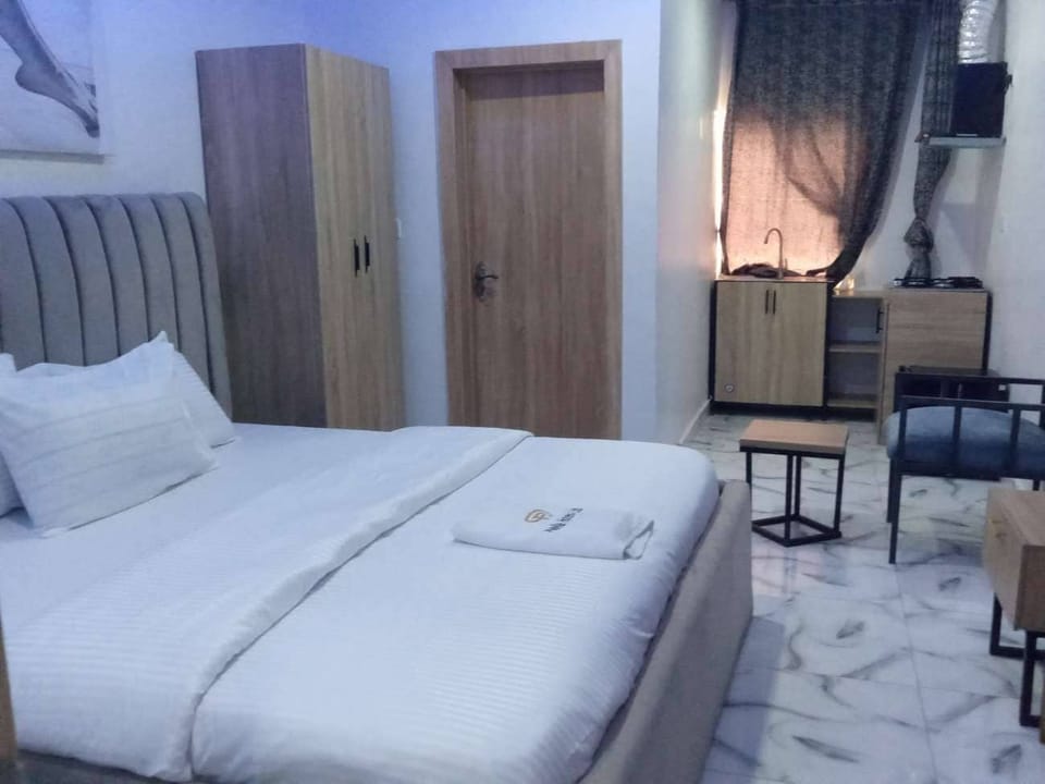 Standard Studio Suite, City View | Free WiFi, bed sheets