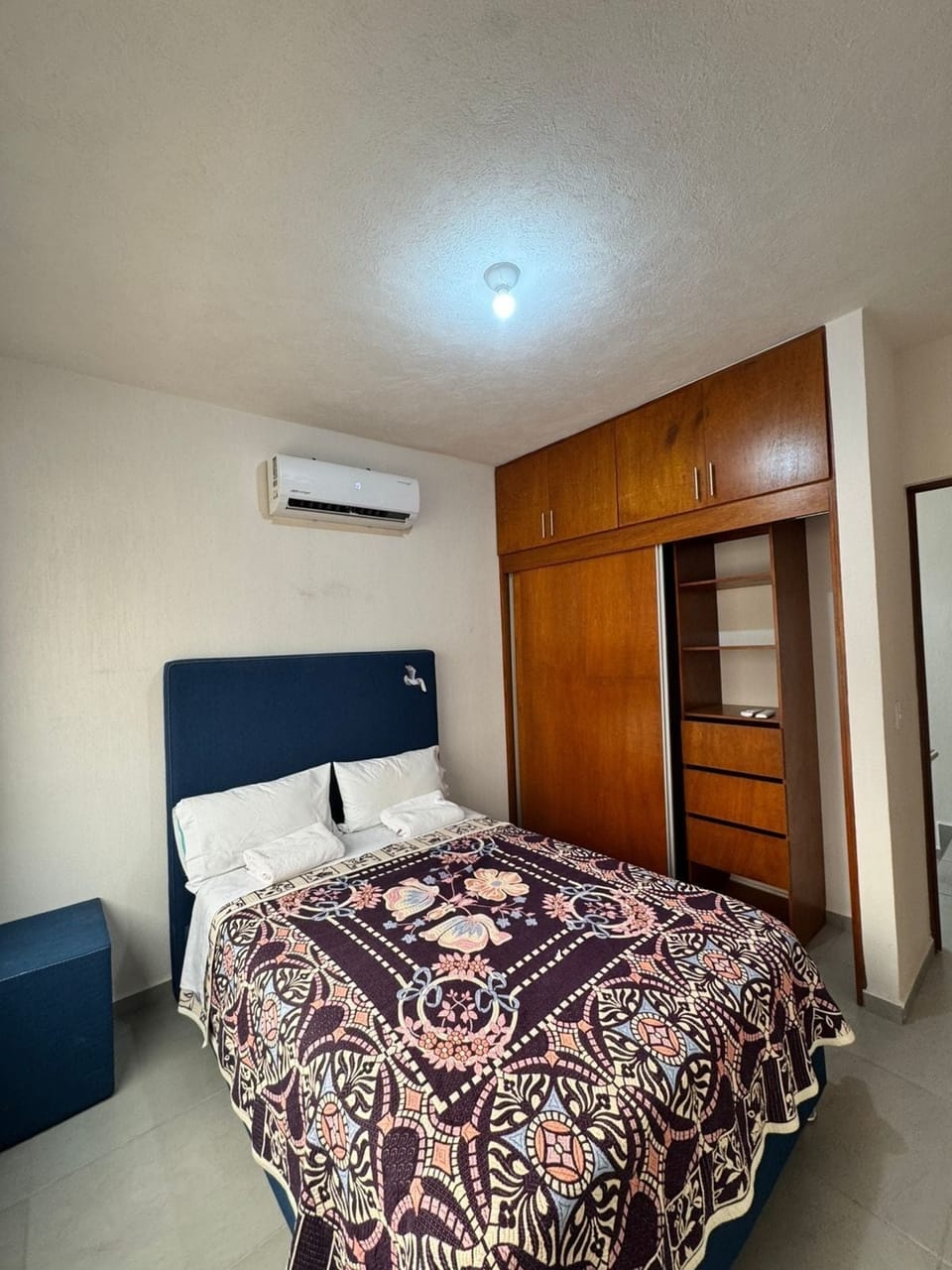 Family House, Kitchen, Poolside | Iron/ironing board, WiFi (free)