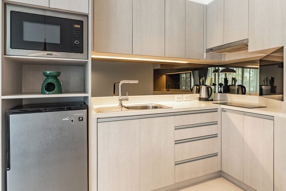 Apartment | Private kitchenette | Fridge, microwave, stovetop, toaster