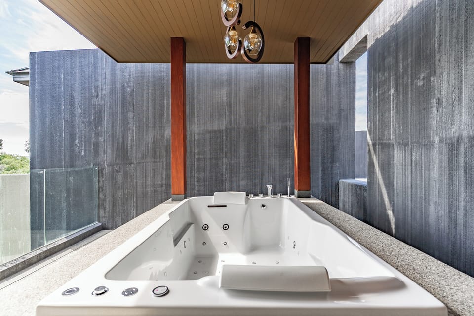Villa | Private spa tub