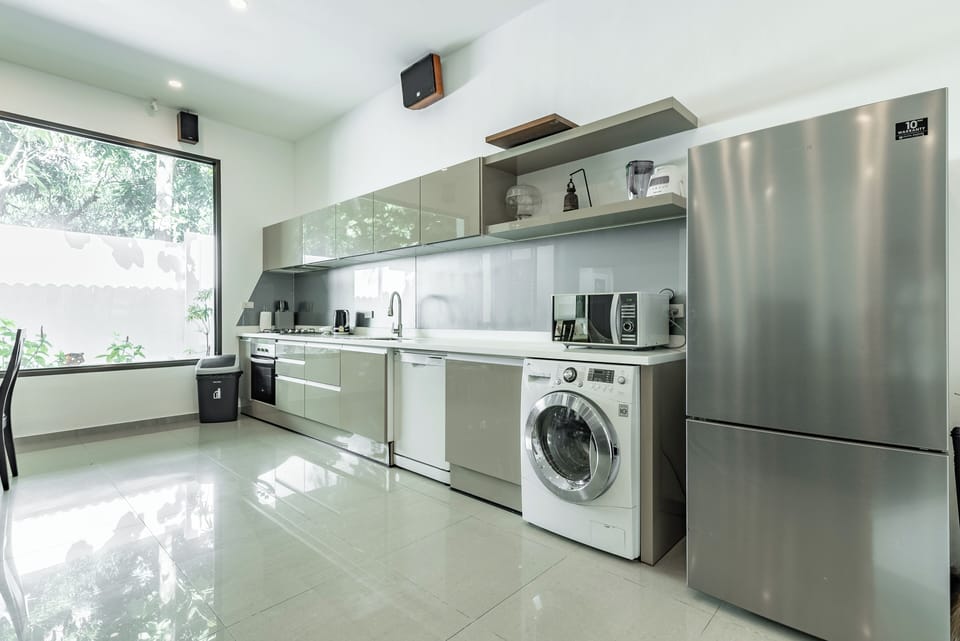 Family Villa | Private kitchen | Full-size fridge, microwave, oven, stovetop