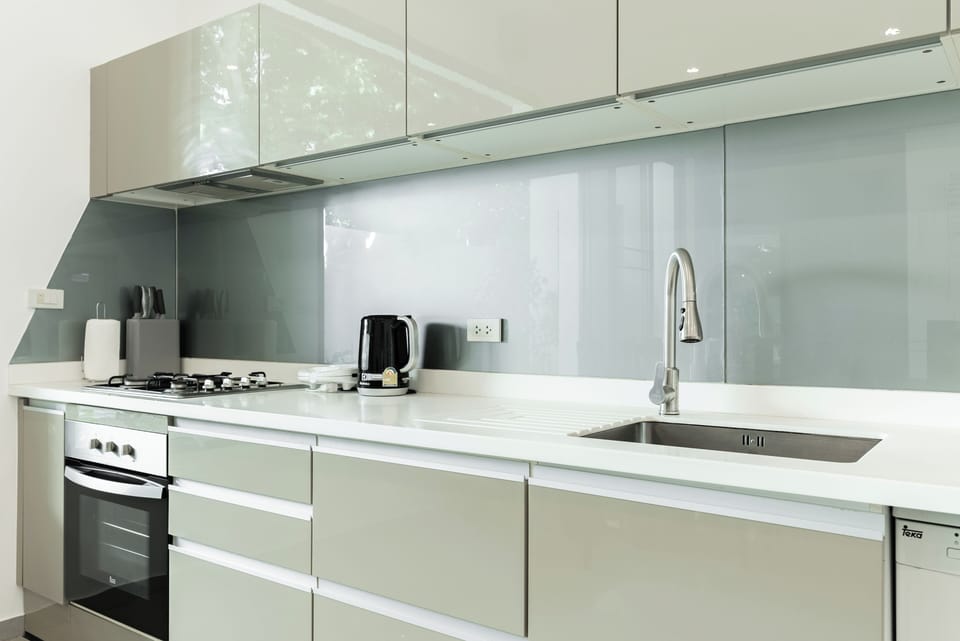 Family Villa | Private kitchen | Full-size fridge, microwave, oven, stovetop
