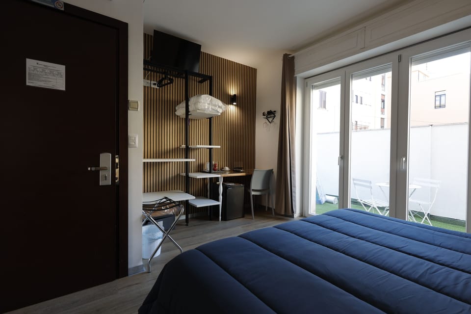 Comfort Double or Twin Room | In-room safe, desk, laptop workspace, iron/ironing board