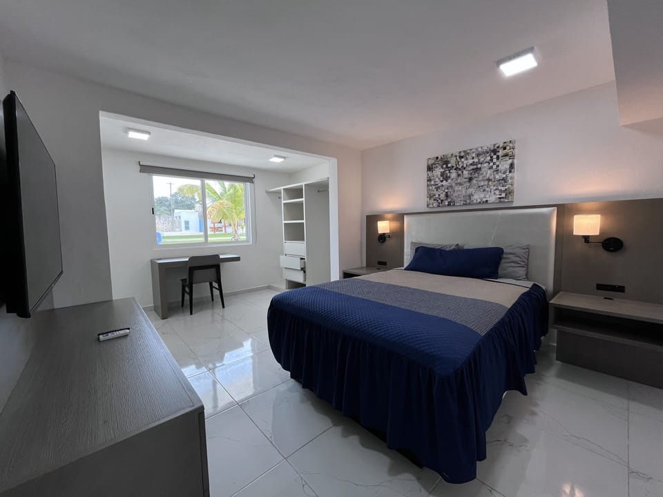 Standard Room, 1 Queen Bed, Garden View | Laptop workspace, blackout drapes, iron/ironing board, free WiFi