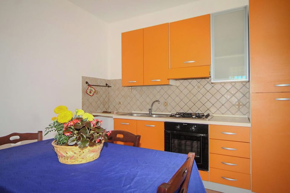 Villa | Private kitchen | Oven, stovetop, coffee/tea maker, electric kettle