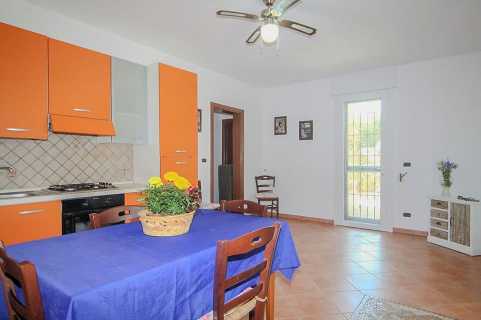 Villa | Private kitchen | Oven, stovetop, coffee/tea maker, electric kettle
