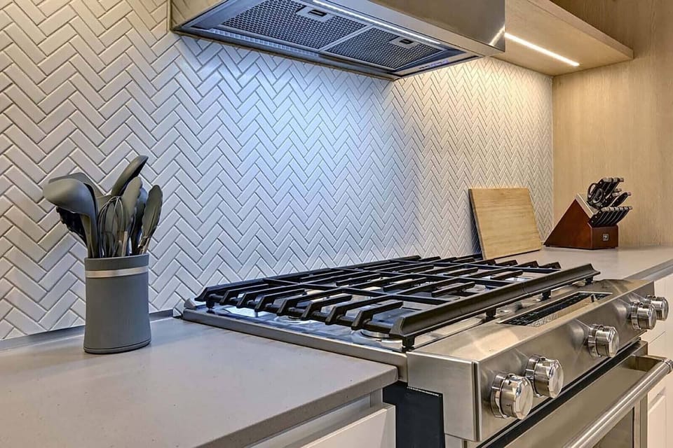 Deluxe Condo, Balcony | Private kitchen | Full-size fridge, microwave, oven, stovetop