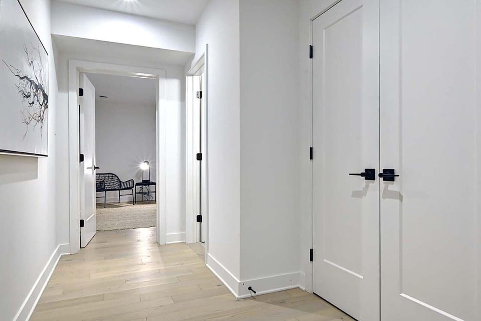 Deluxe Condo, Balcony | 5 bedrooms, free WiFi