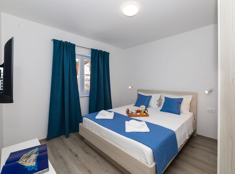 Apartment (Three Bedroom Apartment Kurte with Ga) | 3 bedrooms, cribs/infant beds