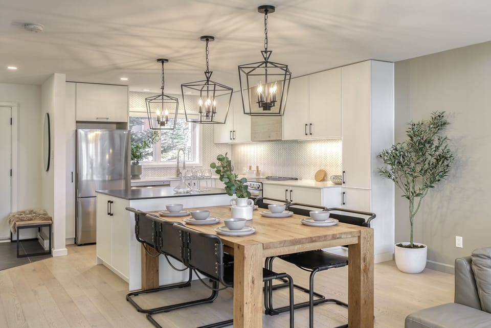 Deluxe Condo, Balcony, Mountain View | Private kitchen | Full-size fridge, microwave, oven, stovetop