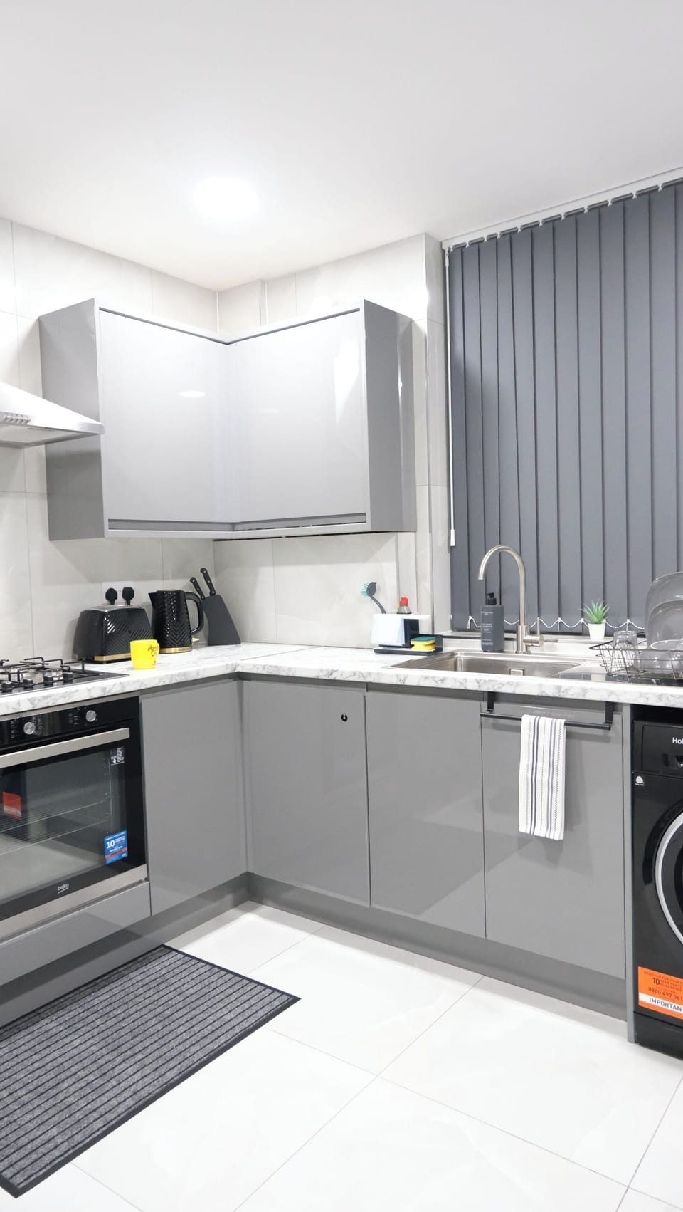 House | Private kitchen | Fridge, microwave, oven, stovetop