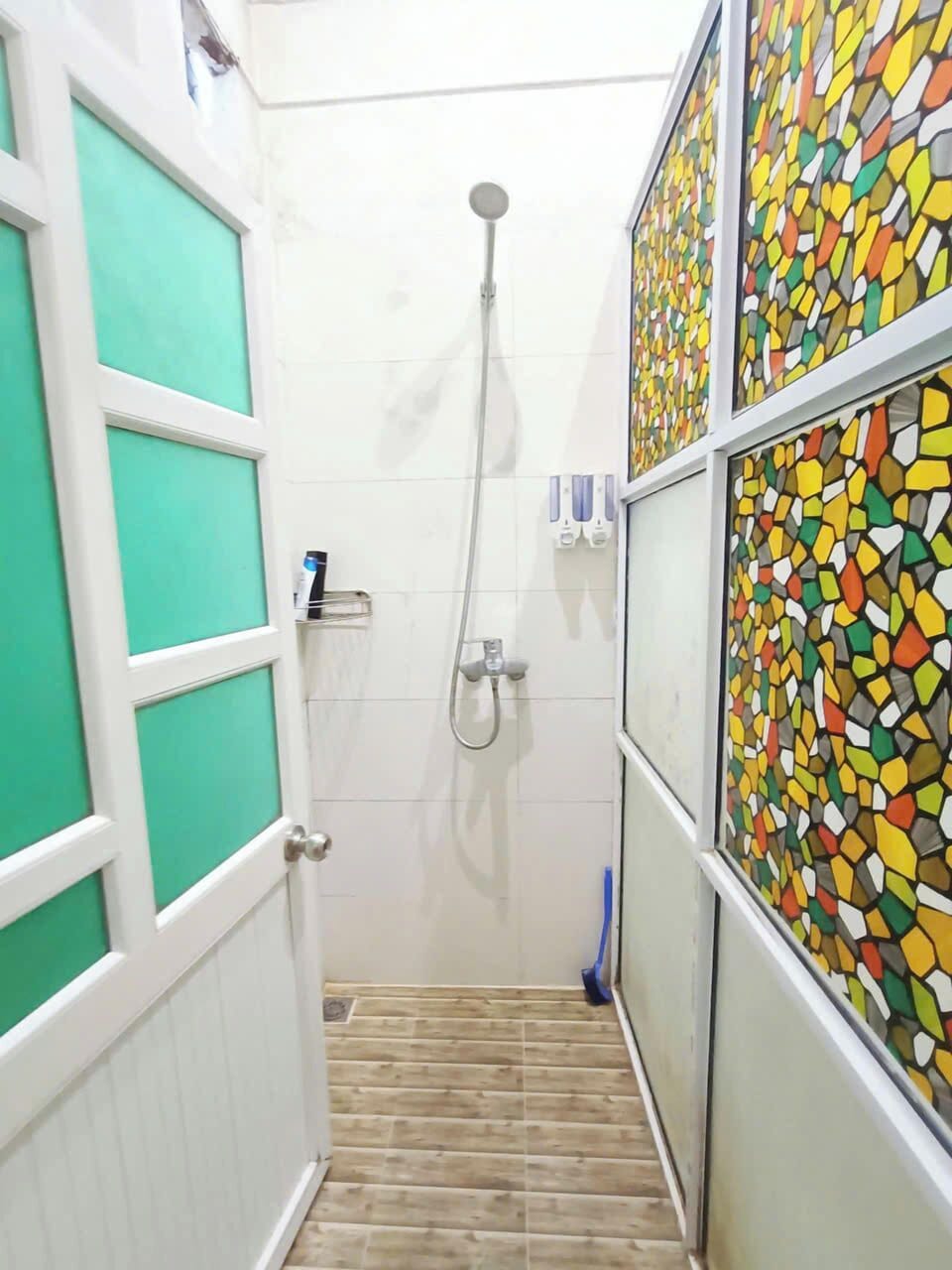 Basic Shared Dormitory | Bathroom | Shower, soap, shampoo, toilet paper
