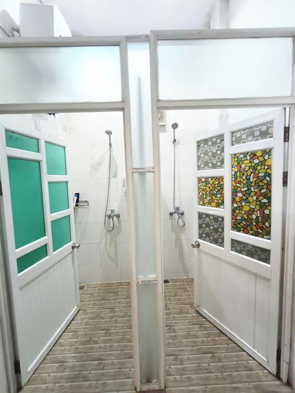 Shower, soap, shampoo, toilet paper
