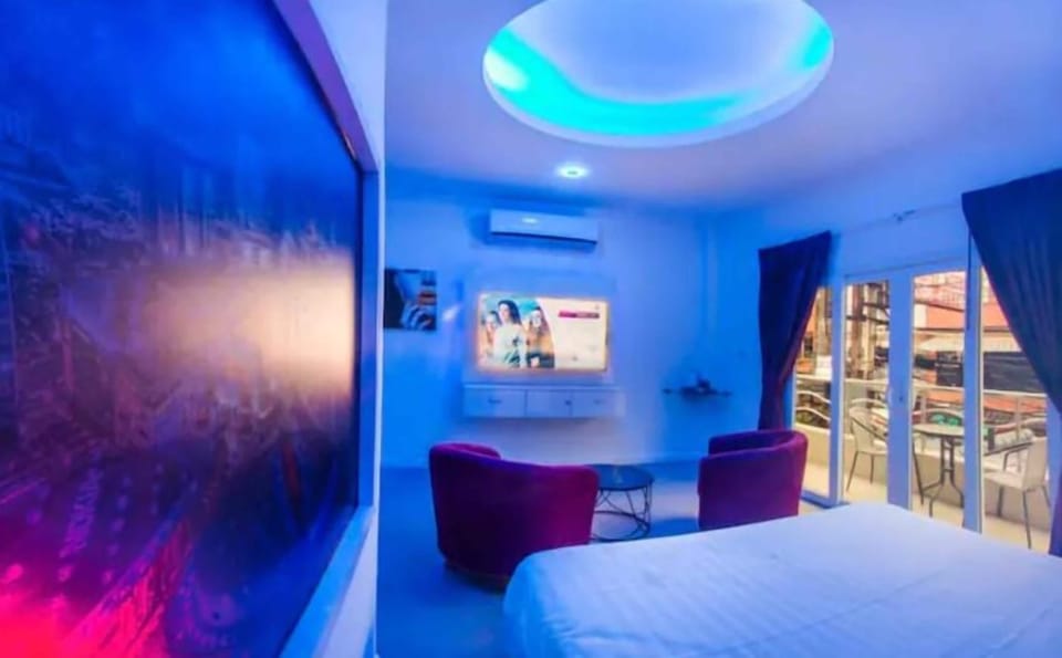 Superior Room with Balcony | Egyptian cotton sheets, premium bedding, free WiFi, bed sheets