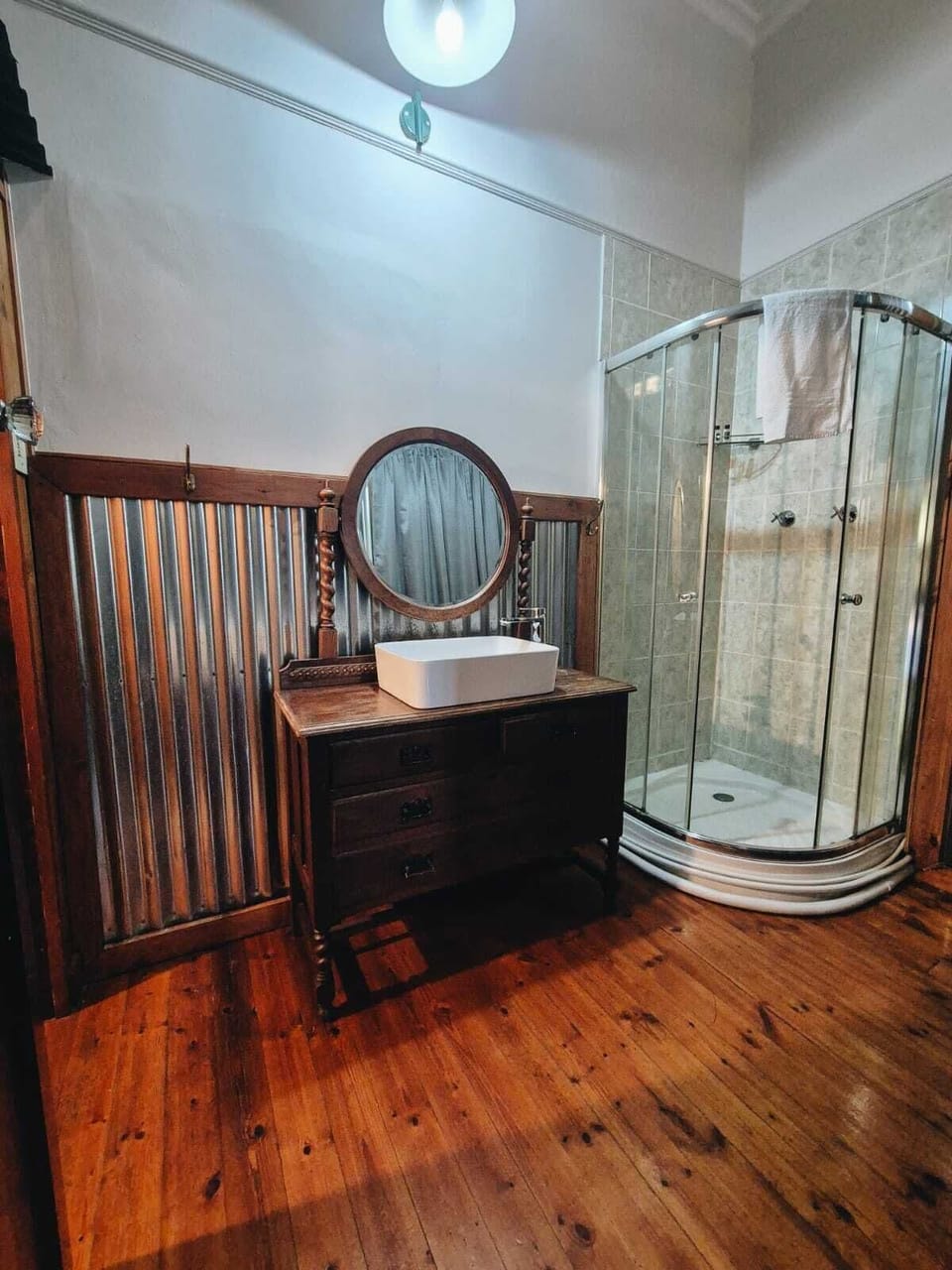 Luxury Twin Room | Bathroom | Shower, hair dryer, towels, soap
