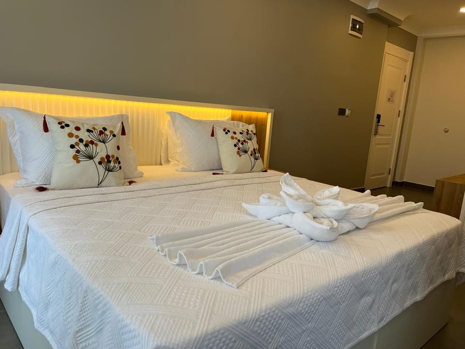 Executive Room, Sea View | Premium bedding, minibar, desk, laptop workspace