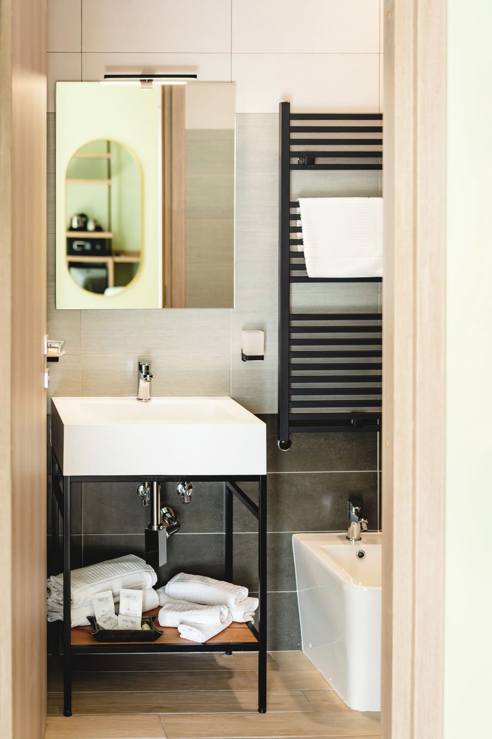 Classic Room, City View | Bathroom | Shower, hair dryer, towels, soap