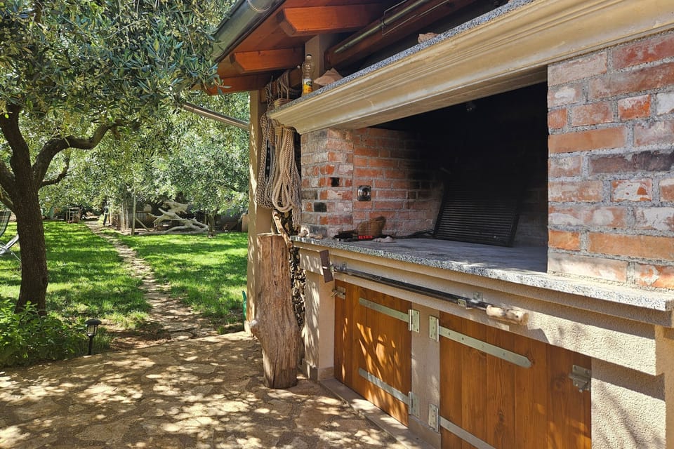 Family House, 2 Bedrooms, 2 Bathrooms (Casa Oliva Kim Marie /w Garden) | Property grounds