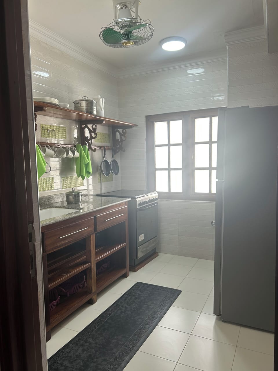 Full-size fridge, microwave, stovetop, cookware/dishes/utensils