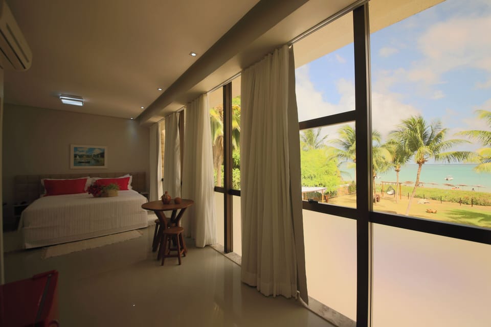 Suite Panoramica Vista Mar | Minibar, laptop workspace, free WiFi, bed sheets