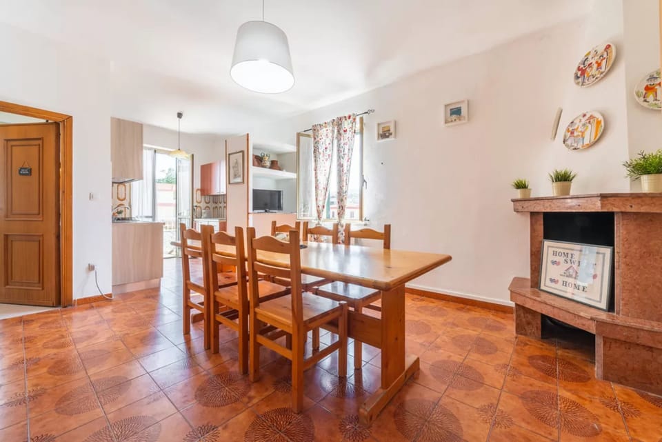 Apartment, 3 Bedrooms, Balcony | Dining room