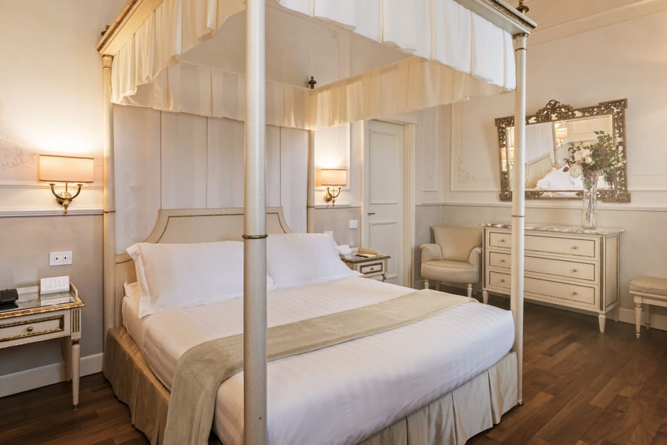Suite | Down comforters, in-room safe, desk, laptop workspace