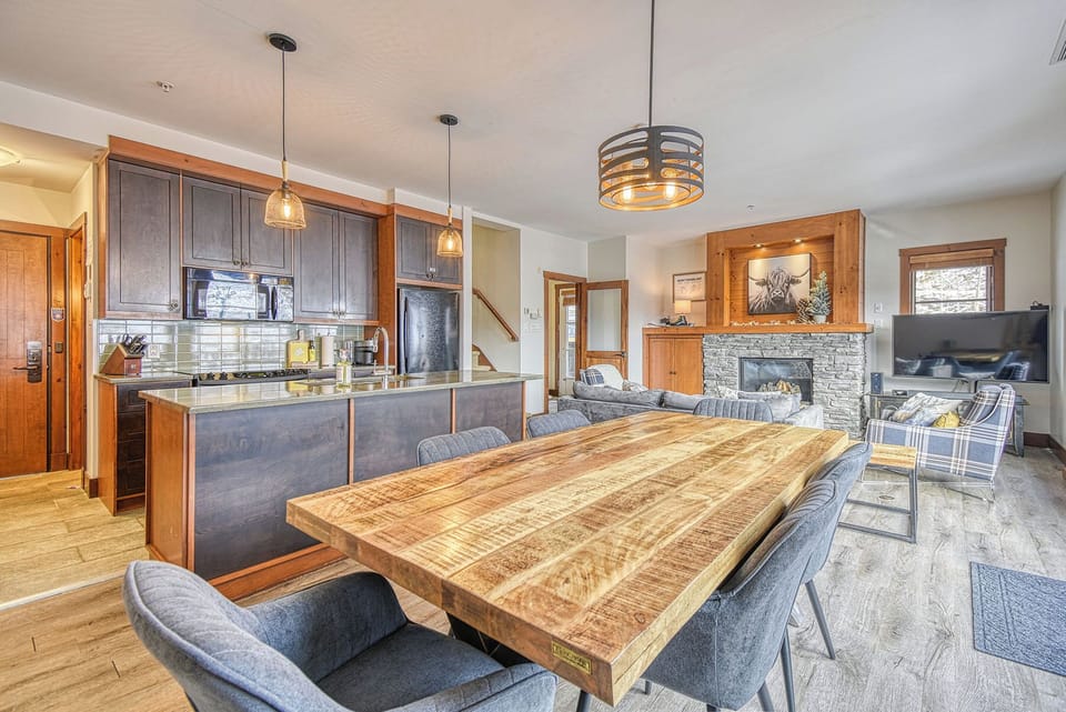 1520 Versant Soleil, Unit 12 | In-room dining