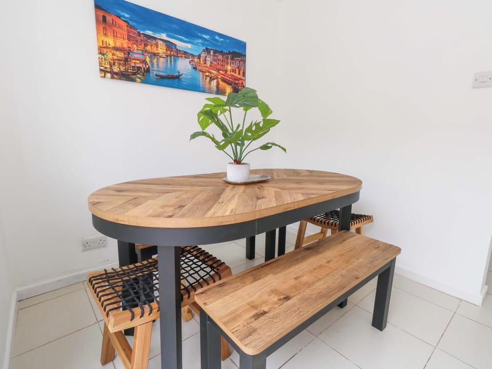Cottage | Dining