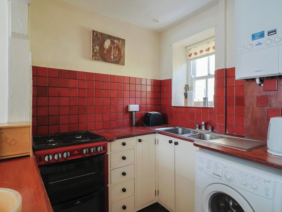 Fridge, cookware/dishes/utensils