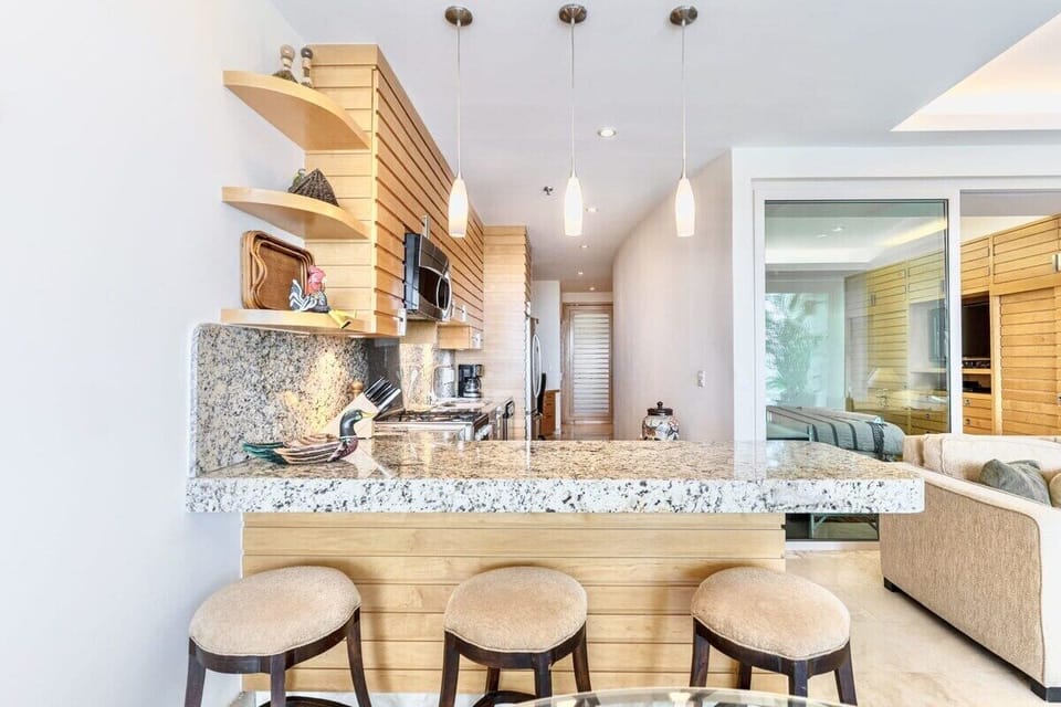 Deluxe Condo, Balcony, Lake View | Private kitchen | Coffee/tea maker, cookware/dishes/utensils