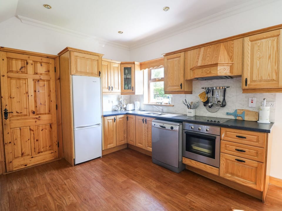 Dishwasher, toaster, cookware/dishes/utensils
