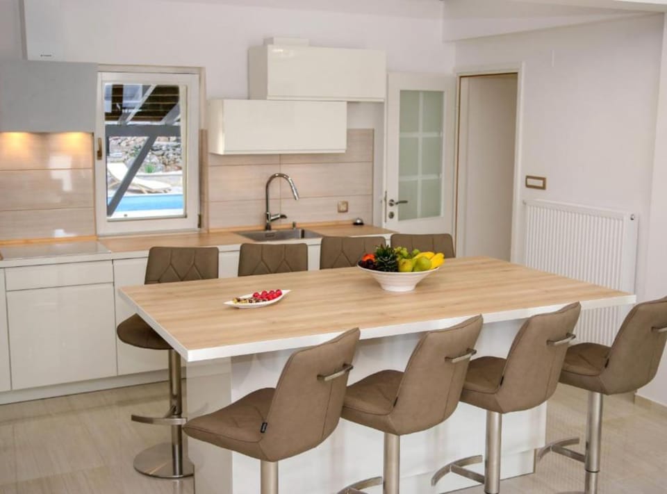 Villa (Three Bedroom Villa with Outdoor Pool) | Living room | 32-inch flat-screen TV with satellite channels