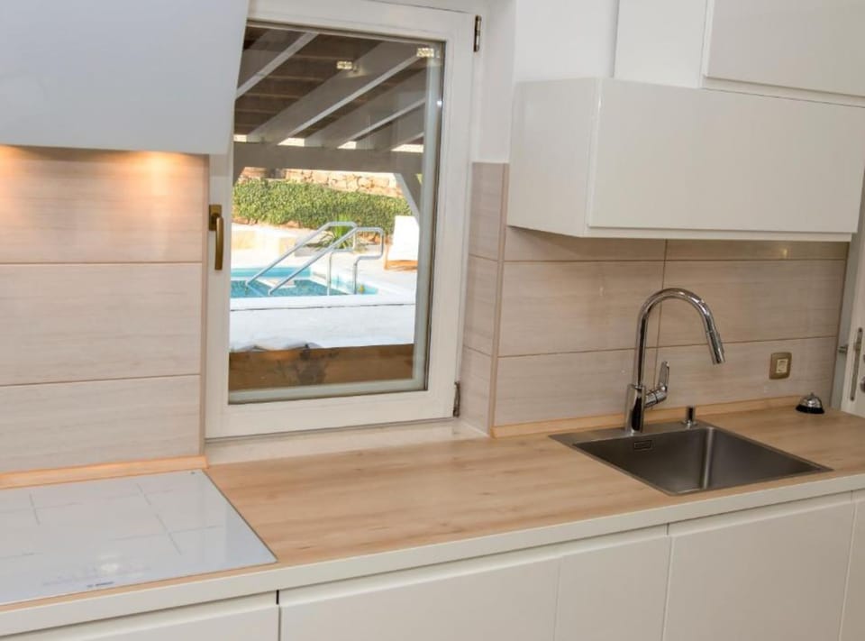 Villa (Three Bedroom Villa with Outdoor Pool) | Private kitchen | Fridge