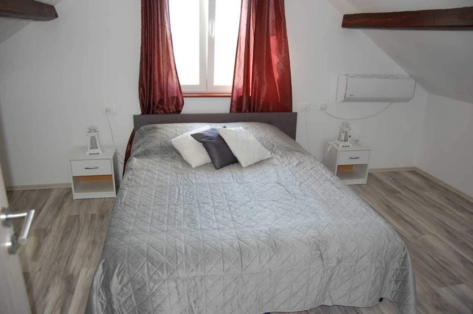 House (Holiday Home Luca) | 3 bedrooms, cribs/infant beds