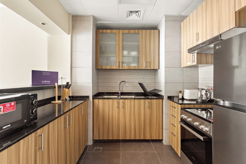 Family Apartment | Private kitchen | Fridge, microwave, oven, stovetop