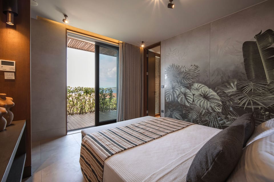 Superior Suite, Sea View | Premium bedding, minibar, free WiFi, bed sheets