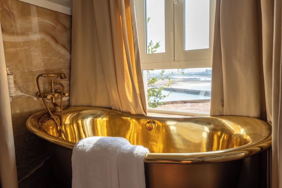 Luxury Double Room, 1 King Bed, Ocean View | Beach/ocean view