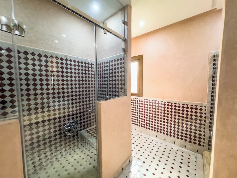 Superior Suite, Courtyard View | Bathroom | Bathrobes, bidet