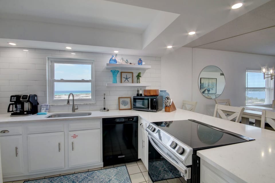 Condo, 2 Bedrooms | Private kitchen | Coffee/tea maker, fridge, oven, stovetop