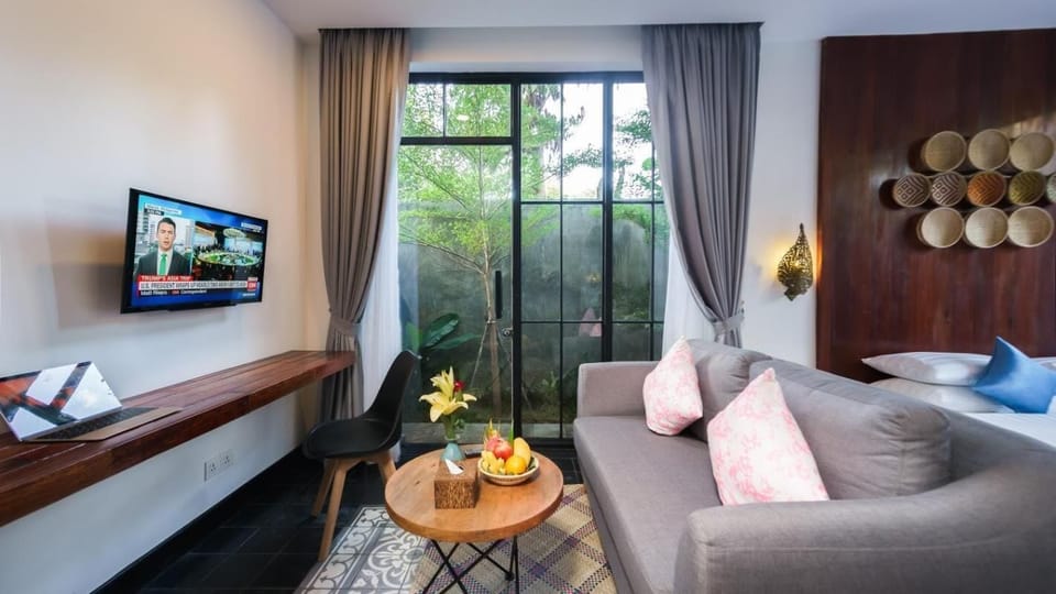 Room, 1 Bedroom, Smoking, Balcony | Living room